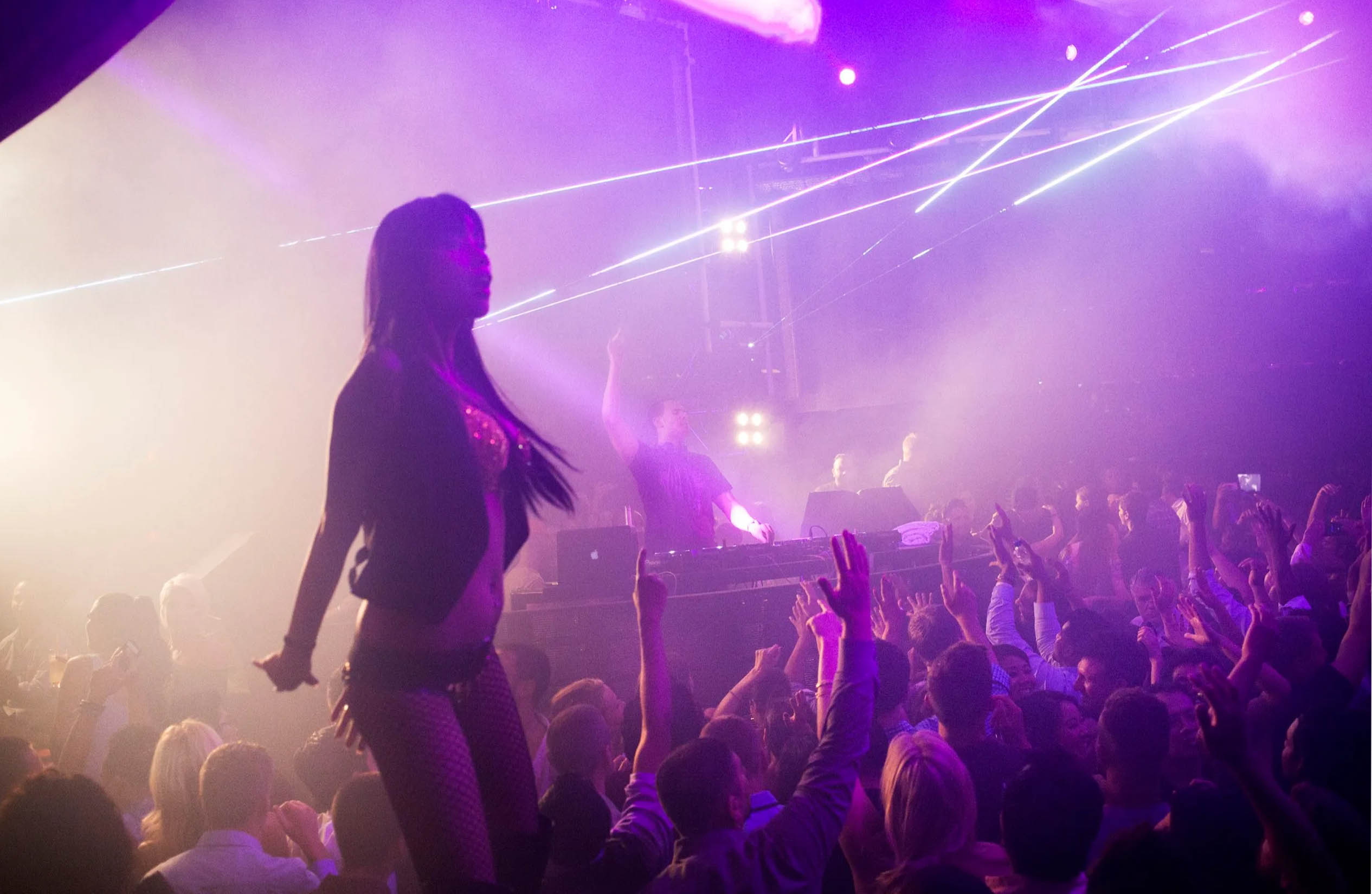 Dubai escorts at club